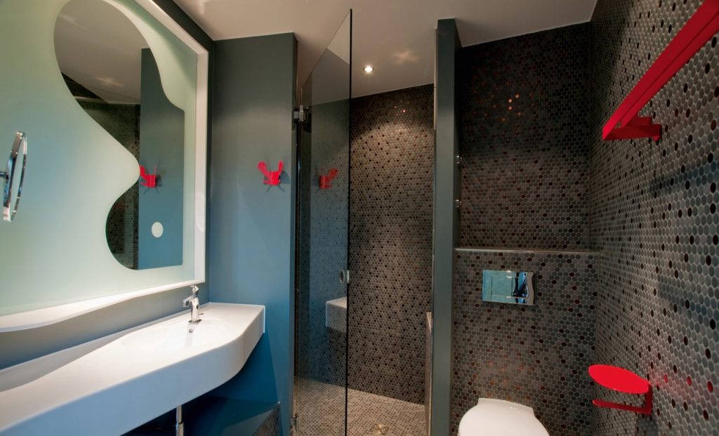 Bei der Gestaltung werden auch ausgefallene Kundenwünsche umgesetzt. Hier ein Bad-Modul für die Hotelkette 25hours.