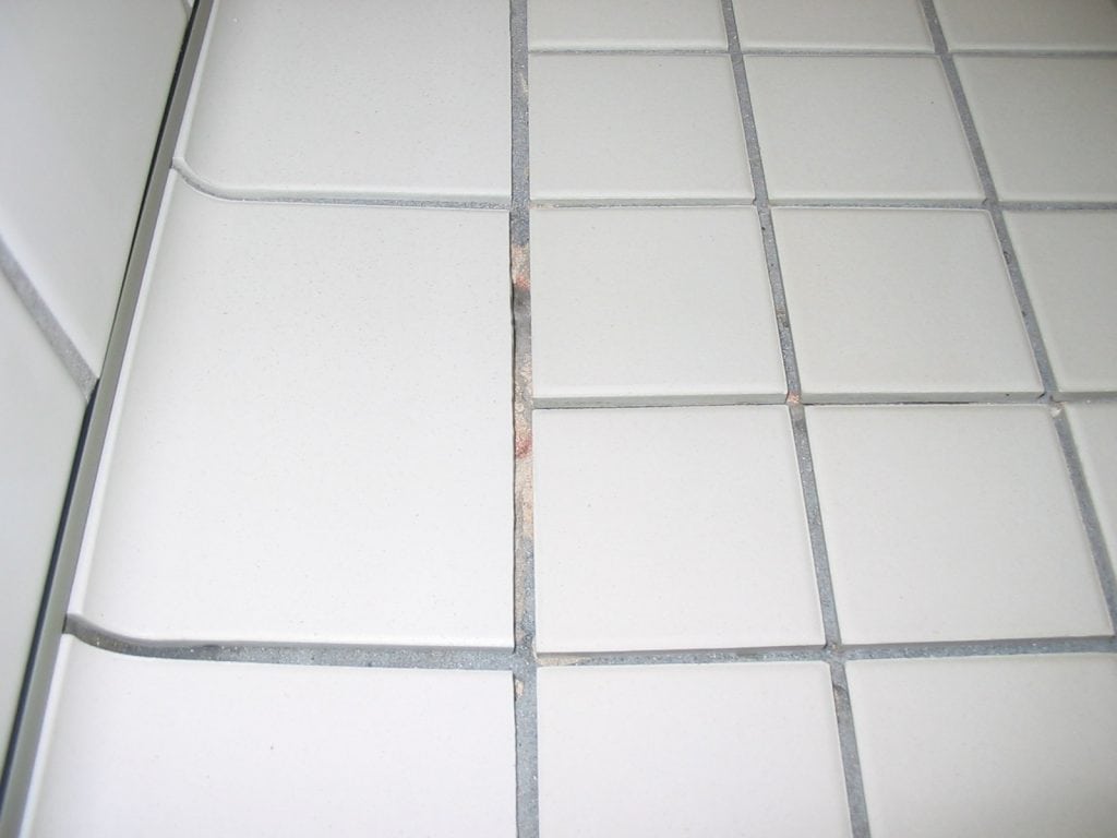 ausgewaschene-fugen-durch-sa%cc%88ureangriff-nr-2