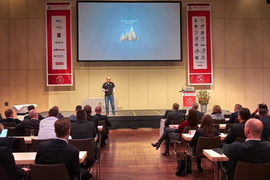 Oliver Arp, Bereichsleiter E-Commerce, sprach in seinem Vortrag über Chancen, Risiken und die Notwendigkeit von Veränderungswillen in Zeiten der Digitalisierung. Foto: hagebau