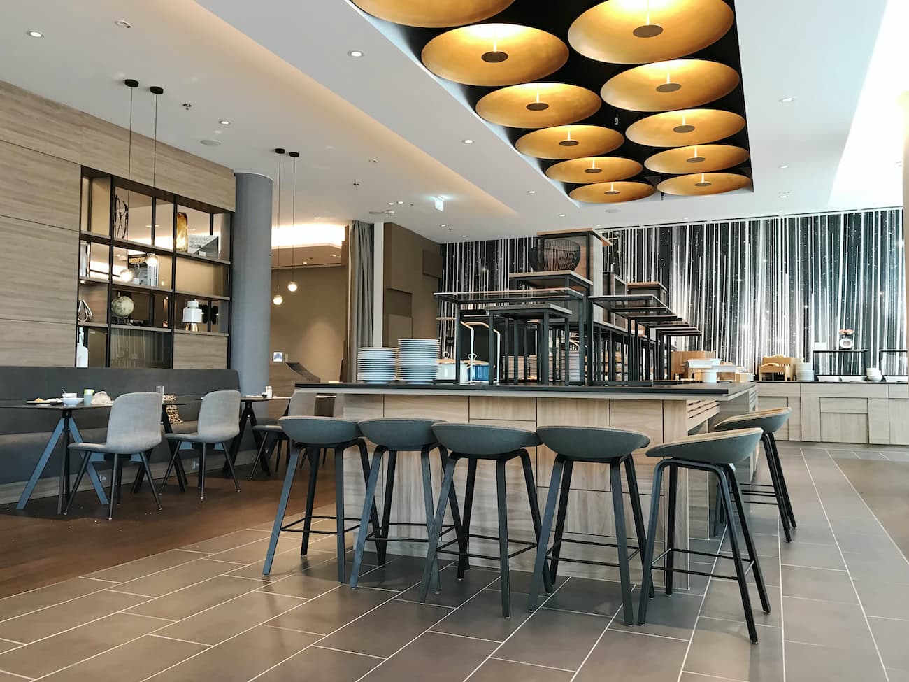 Neubau eines Kongress- und Dienstleistungszentrums als Zentrum des Forschungsgeländes in Garching