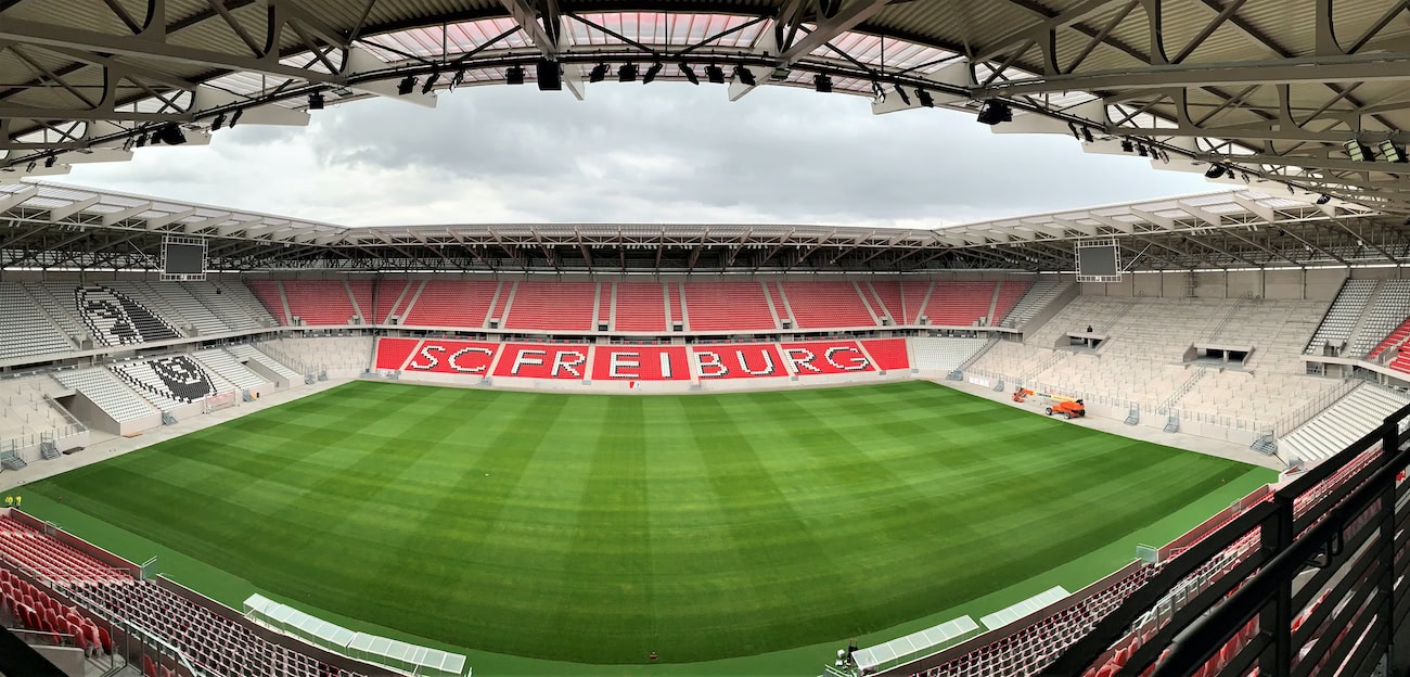 Neubau eines Stadions mit einer Kapazität für 34.700 Zuschauer