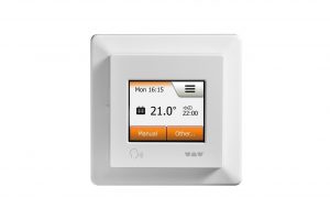 Mit dem neuen Temperaturregler DITRA-HEAT-E-R6 lässt sich die elektrische Boden- und Wandheizung in Verbindung mit einem Smart-Home-Gerät per Sprache steuern. 