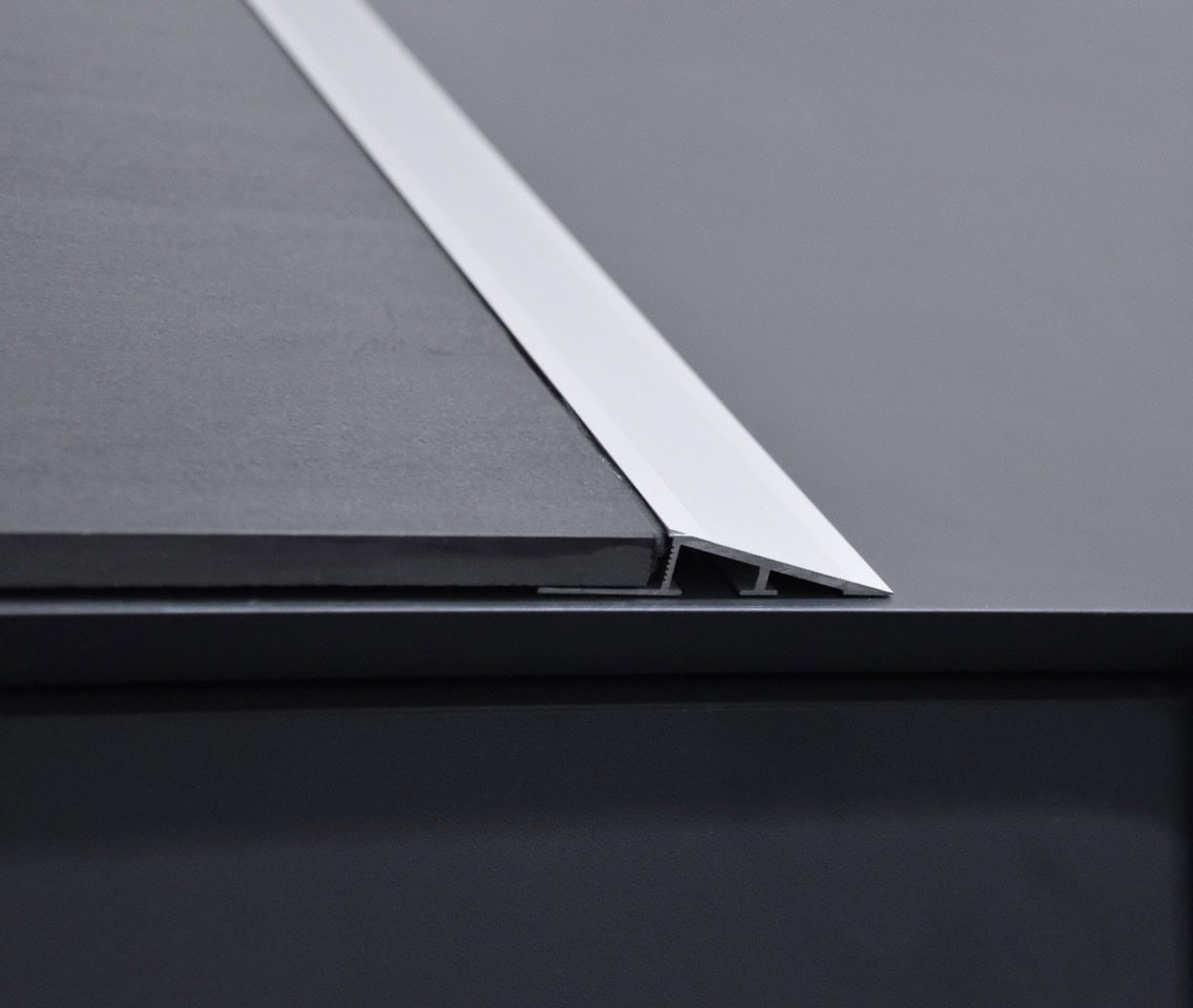 Mit alferlevel Rampen-Profilen lassen sich elegante und belastbare schwellenlose Übergänge schaffen.