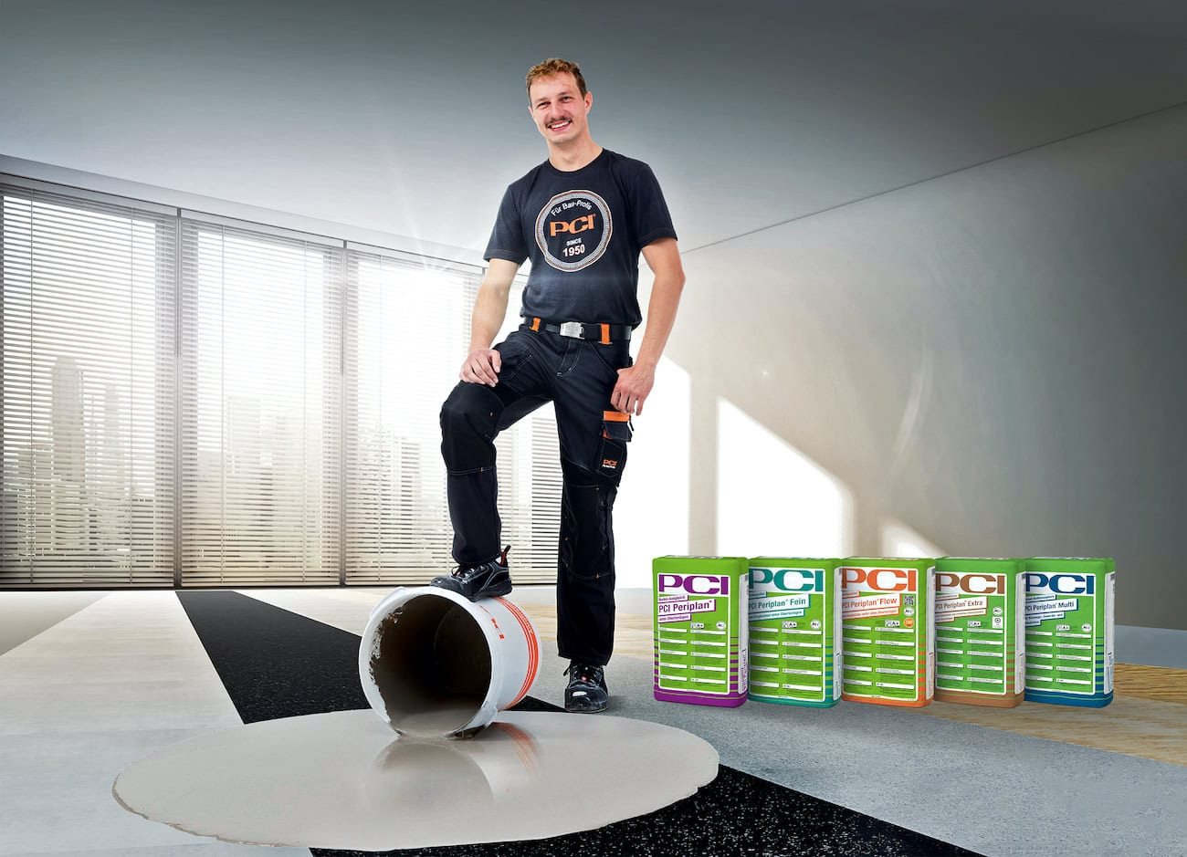 Komfortables und zeitsparendes Arbeiten mit den selbstverlaufenden Spachtelmassen der PCI Periplan-Familie. Foto: PCI Augsburg