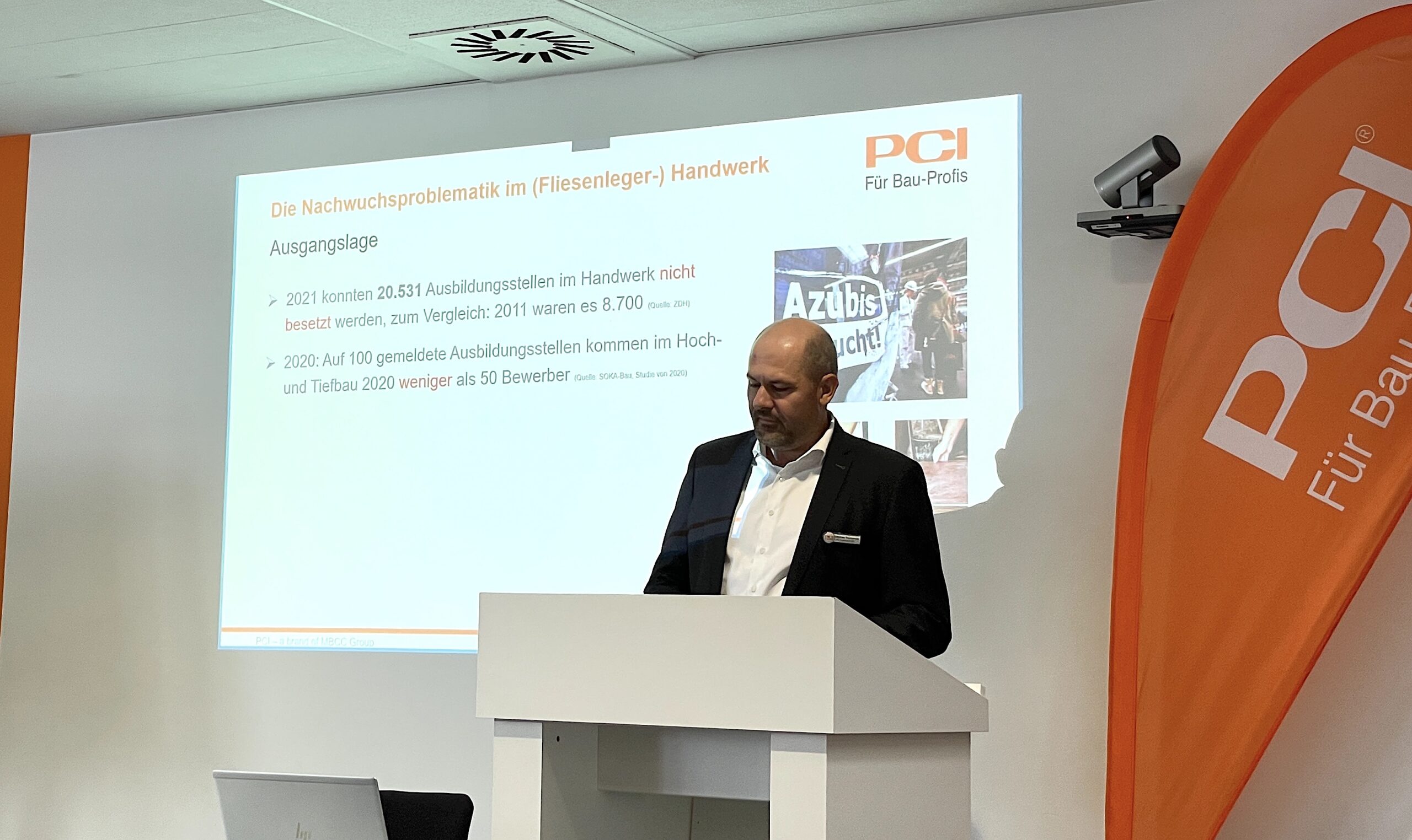 Stephan Tschernek (Leiter Marketing PCI Gruppe) moderierte Diskussionsrunde startete mit einem kurzen Überblick zu den Zahlen und Fakten