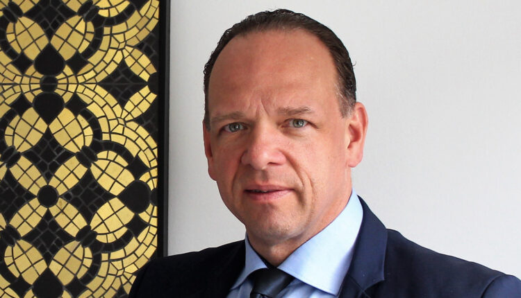 Dr. Jörg Schwall, Geschäftsführer V&B Fliesen GmbH