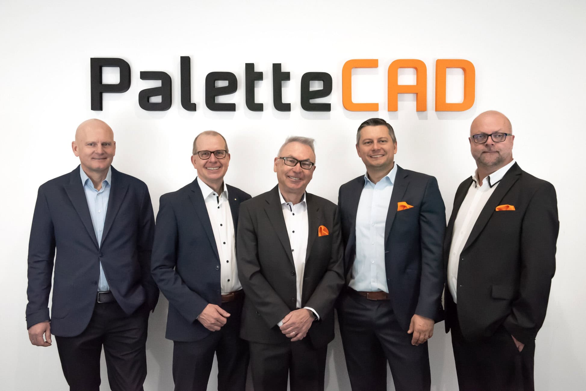 Firmengründer Dr.-Ing. Walter Zinser und der neue Vorstand der Palette CAD AG (v.l.n.r Frank Kobs, Dirk Böckstiegel, Walter Zinser, Elvis Grabic, Volker Zeller). Fotos: Palette CAD