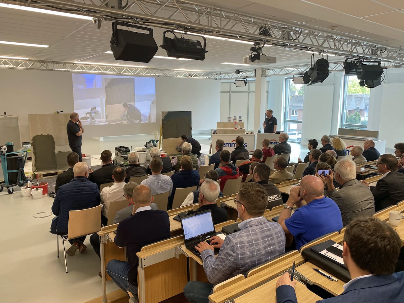 Praxisvorführung bei der Nationale Fachkonferenz Bauwerksabdichtung 2022. Foto: Remmers