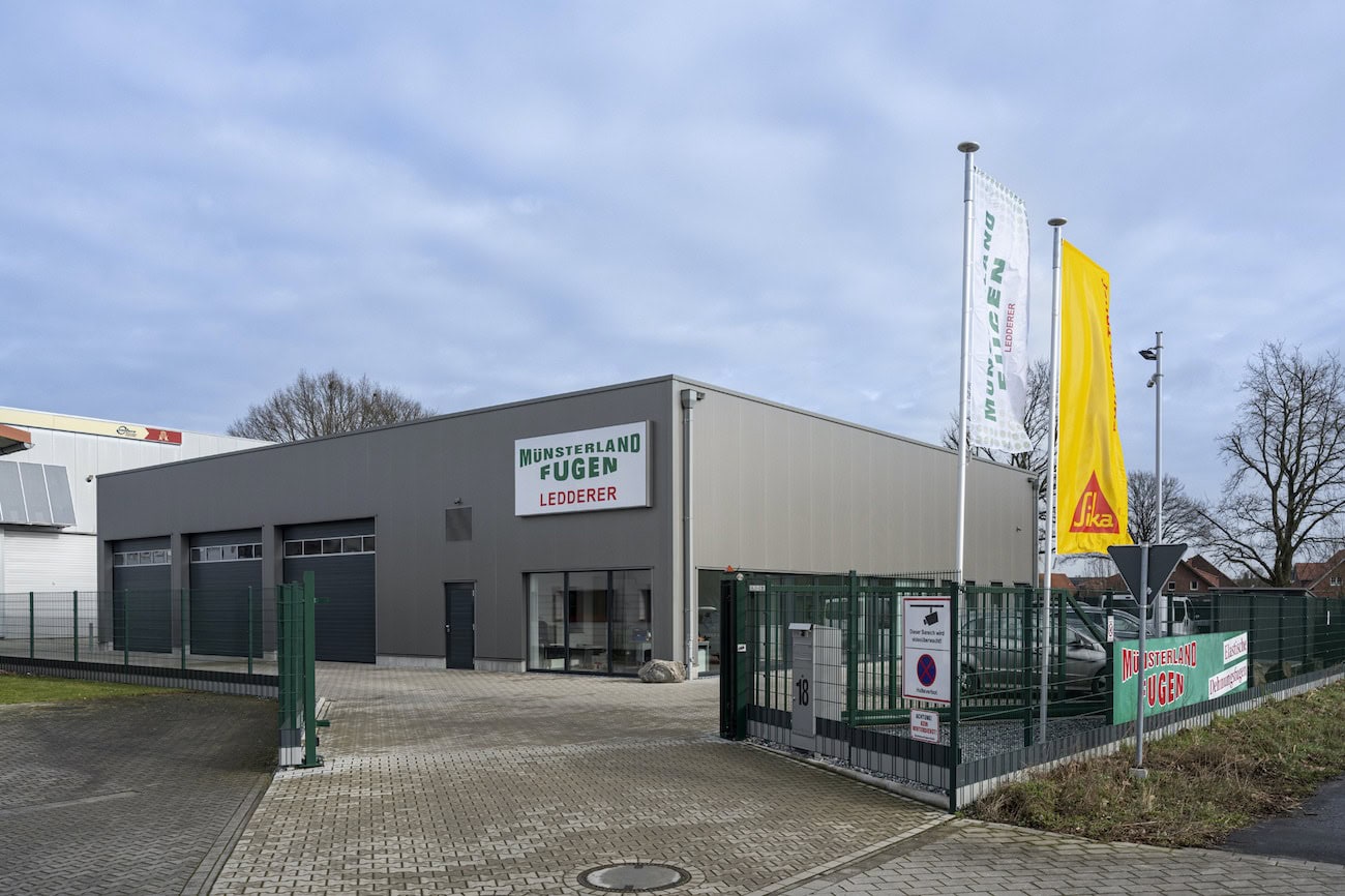 Ledderer Münsterland-Fugen setzte beim Neubau von Bürogebäude und Lagerhalle auf Sika-Produkte.