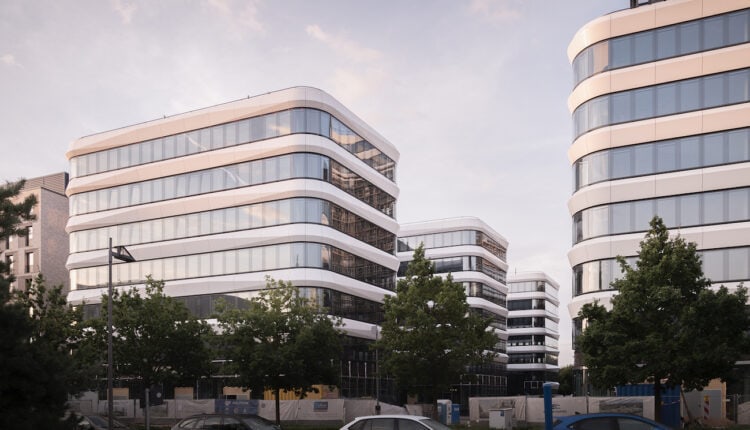 Das Europa-Center Gateway Gardens ist aufgrund seiner nachhaltigen Bauweise bereits mit dem DGNB-Vorzertifikat in Gold ausgezeichnet.