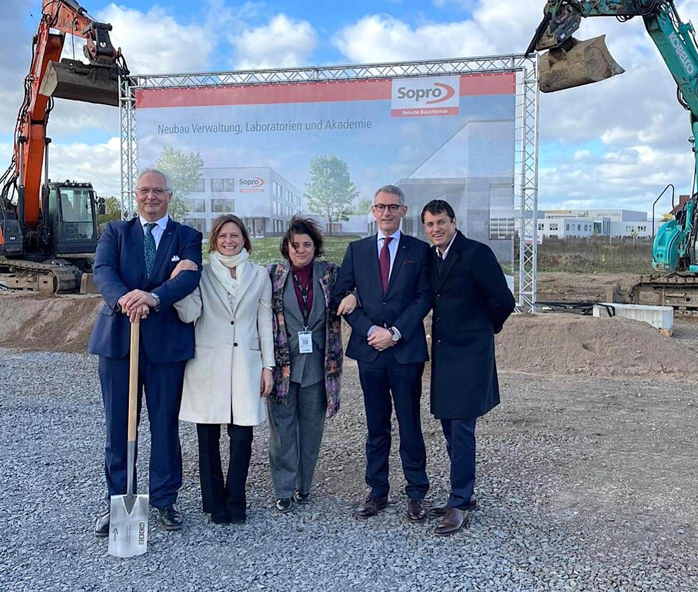v.l.n.r. Andreas Wilbrand, Simona Giorgetta, Veronica Squinzi, Mi-chael Hecker, Marco Squinzi. Foto Sopro Bauchemie GmbH