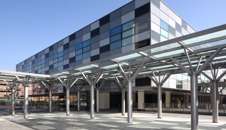 Lea Ceramiche an Außenverkleidung Krankenhaus Verona