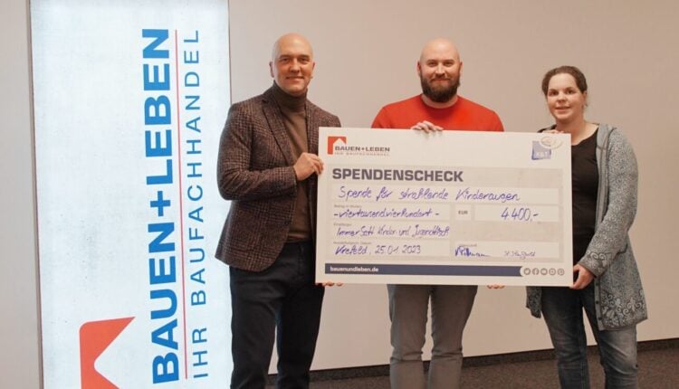 Spendenuebergabe Bauen + Leben an den Verein Immersatt in Duisburg