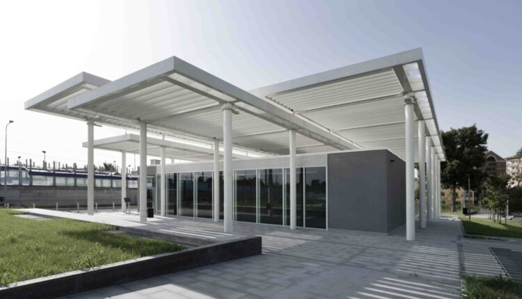 Feinsteinzeugfliesen von Cotto D’Este an U-Bahnlinie M4 in Mailand