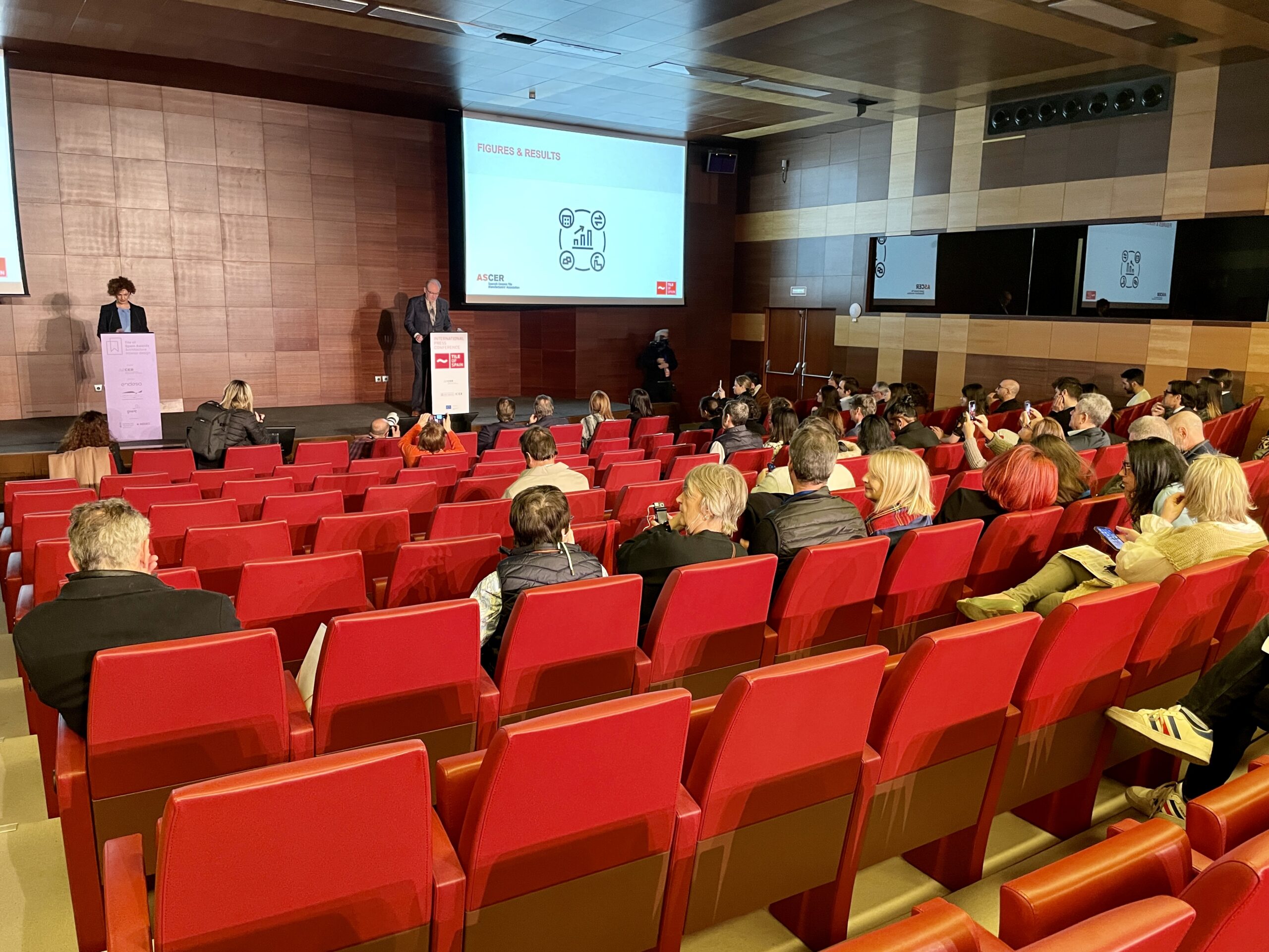 Blick in die internationale Pressekonferenz der ASCER in Valencia. Fotos: Redaktion