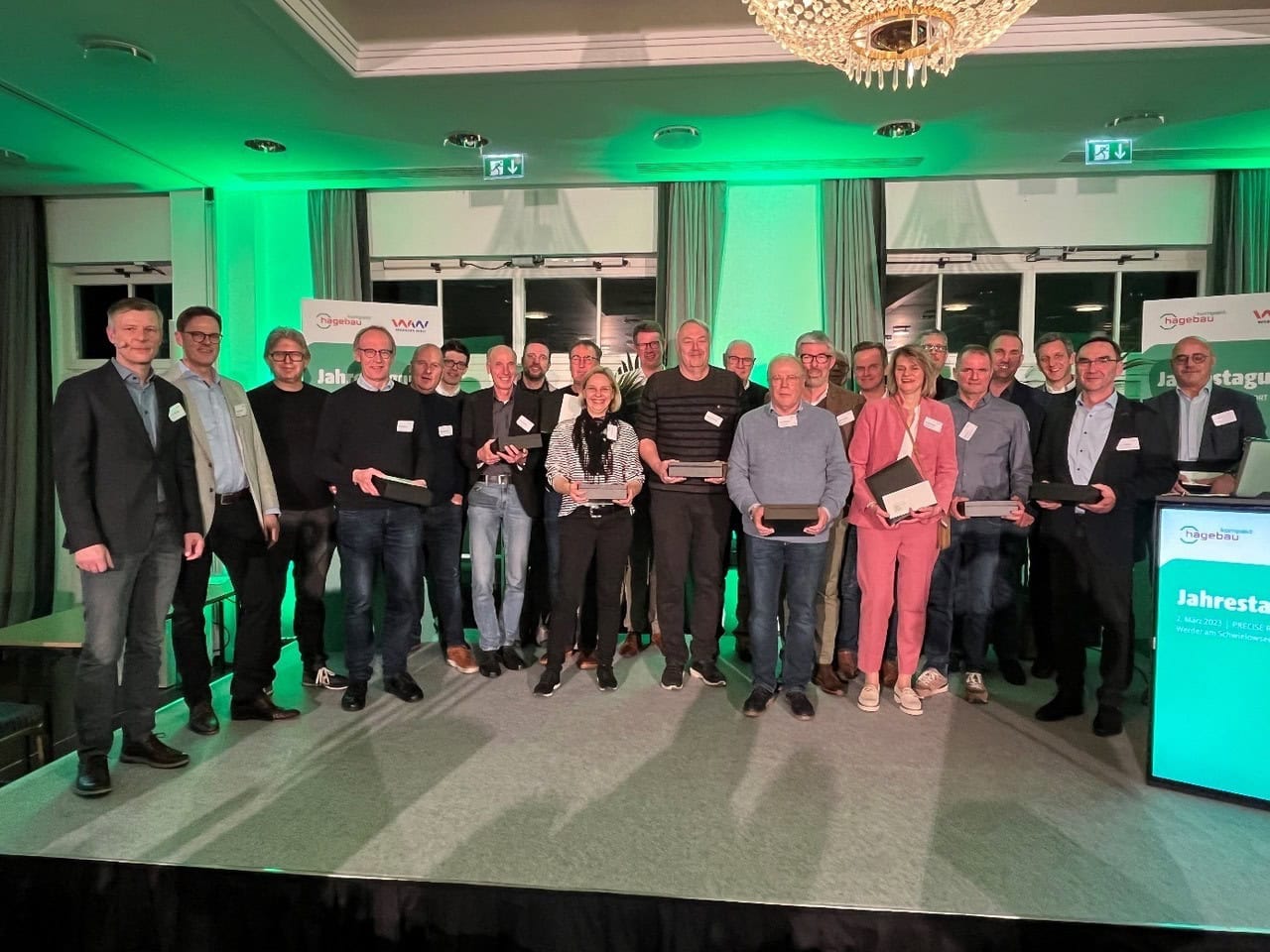 Die im Rahmen der Jahrestagung anwesenden Werkers-Welt-Jubilare sowie zwei weitere Unternehmen wurden ausgezeichnet