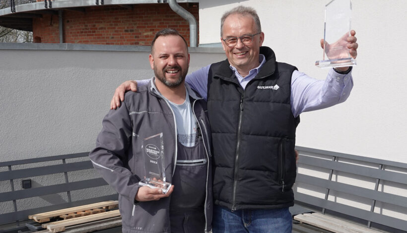 Die ersten Preisträger von Masters@Work sind Fliesenlegermeister Andreas Zimmermann (links) und Gutjahr- Fachberater Ingo Warschawsky – für die Sanierung der Dachterrasse eines historischen Speichers.