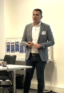 Steffen Kallus, Leiter der Business Unit Uzin erläuterte die Vorteile der neuen Technologie.