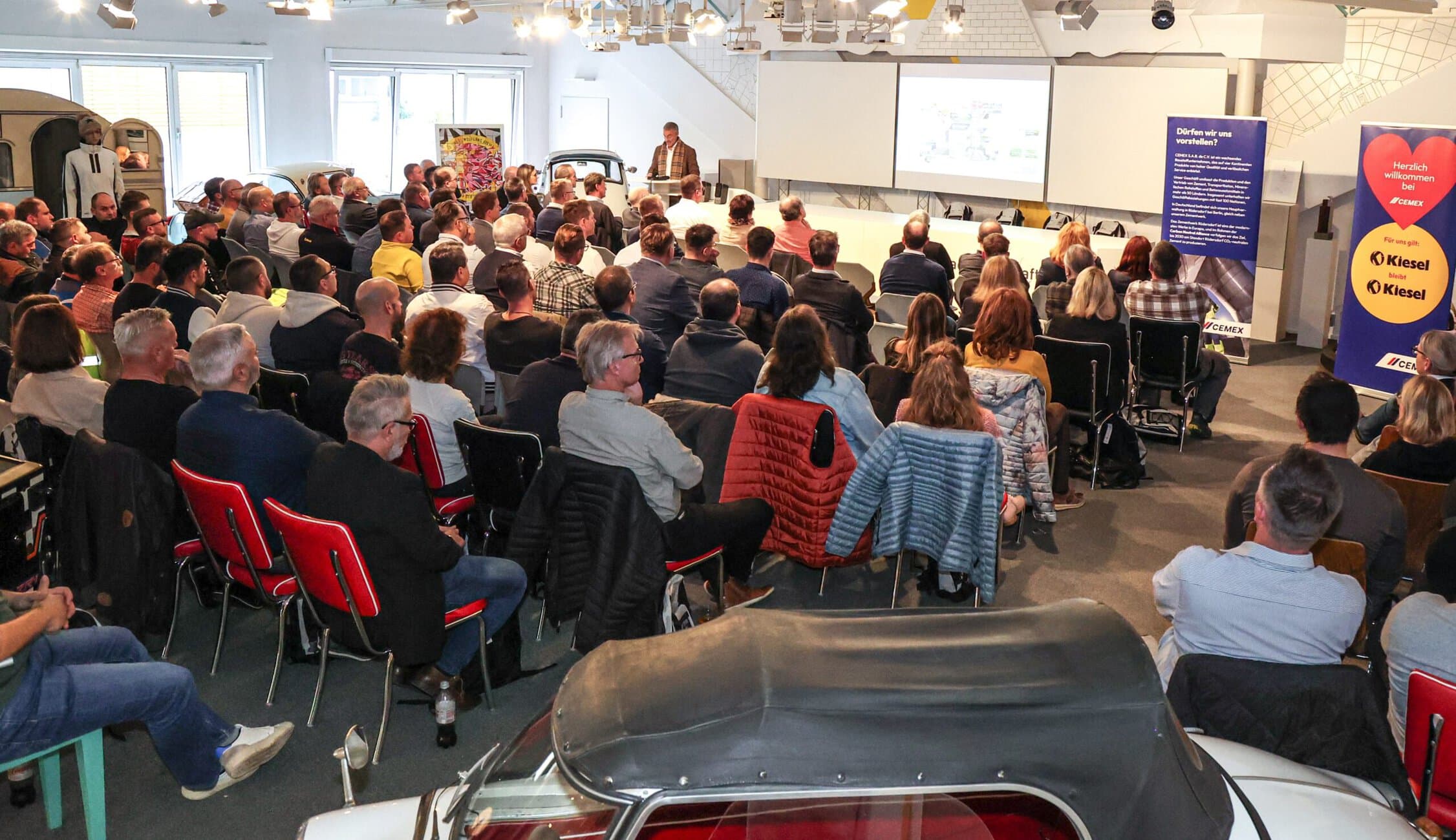 Gelungener Start der Integrationsphase: Am 13. und 14. November 2023 kamen Mitglieder des Cemex-Managements nach Esslingen und begrüßten die neuen Kolleginnen und Kollegen von Kiesel im Unternehmen. (Foto: Kiesel