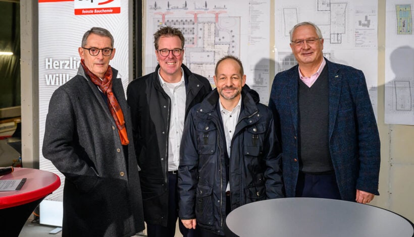 V.l.n.r.: Michael Hecker (Geschäftsführer Sopro Bauchemie GmbH), Lars Gutberlett (Niederlassungsleiter ZECH Bau SE), Holger Schadow (kaufmännischer Niederlassungsleiter ZECH BAU SE), Andreas Wilbrand (Geschäftsführer Sopro Bauchemie GmbH) Foto: Sopro Bauchemie
