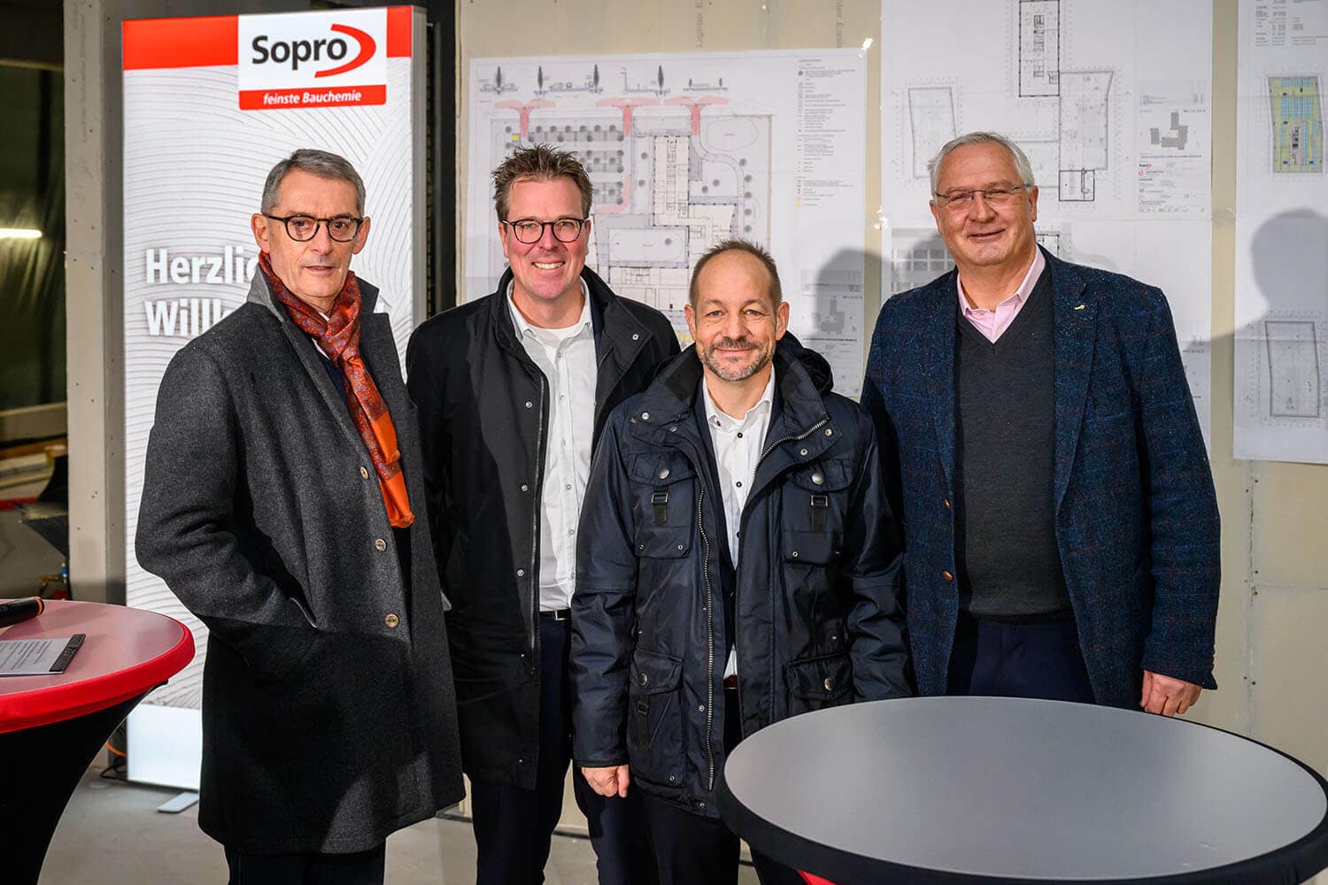 V.l.n.r.: Michael Hecker (Geschäftsführer Sopro Bauchemie GmbH), Lars Gutberlett (Niederlassungsleiter ZECH Bau SE), Holger Schadow (kaufmännischer Niederlassungsleiter ZECH BAU SE), Andreas Wilbrand (Geschäftsführer Sopro Bauchemie GmbH) Foto: Sopro Bauchemie