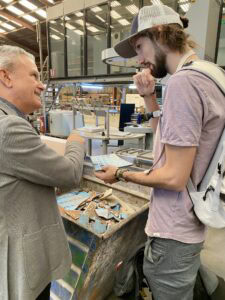 Die Architekten zeigten sich sehr interessiert beim Werksrundgang, Foto: Bettina Sternberg
