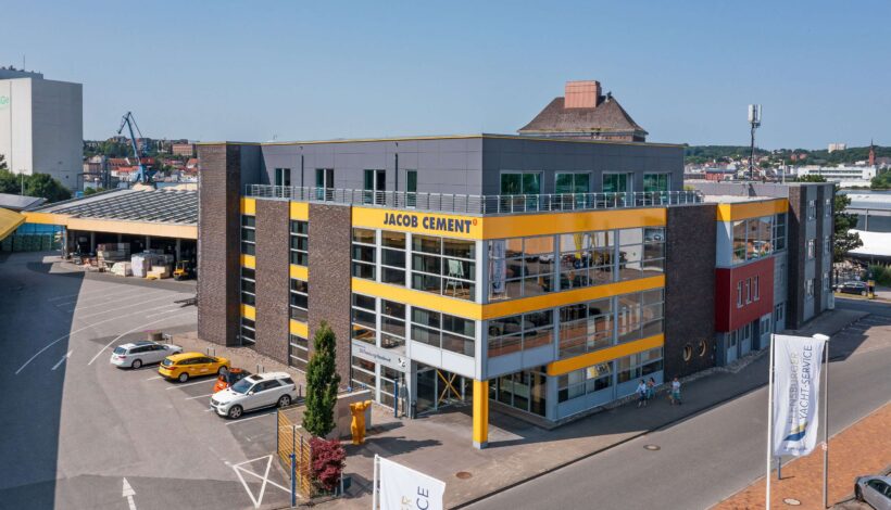 Jacob_Soennichsen.jpg: Der Hauptstandort der Jacob Soennichsen AG in Flensburg. Foto: Eurobaustoff
