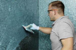 Leichtes Verfugen mit epoxidharzbasierten Verlege- und Verfugungsmaterialien