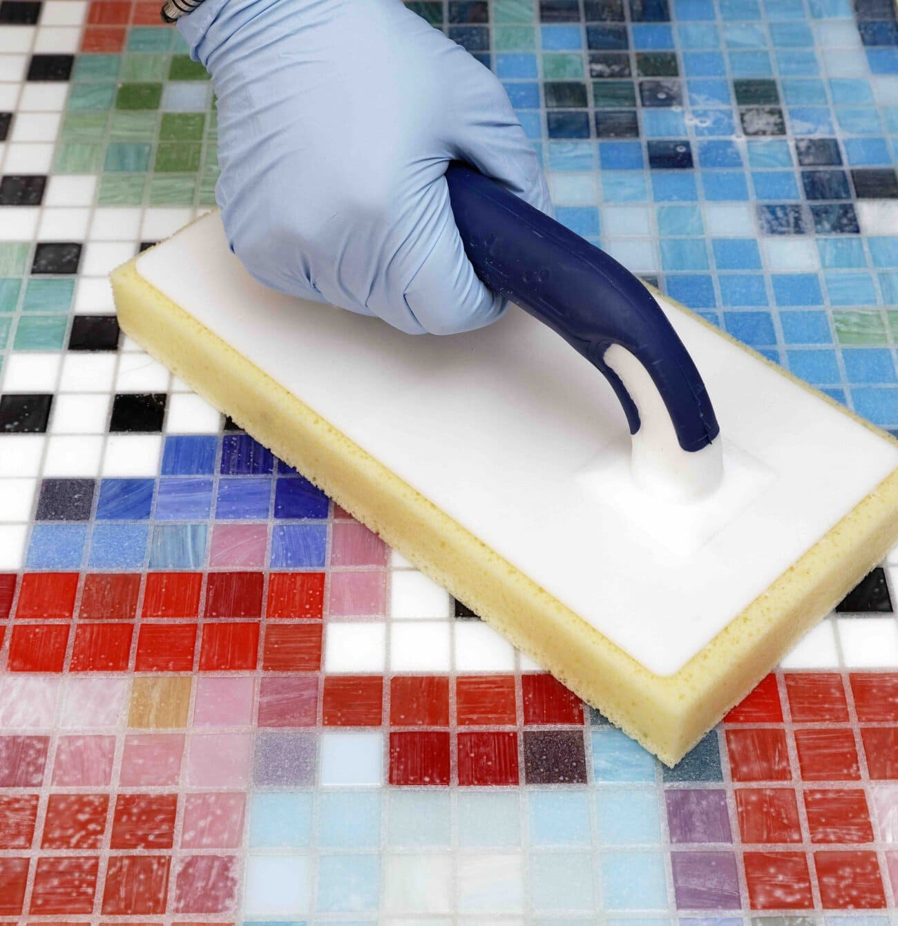 Ein klassisches Schwammbrett reicht aus.