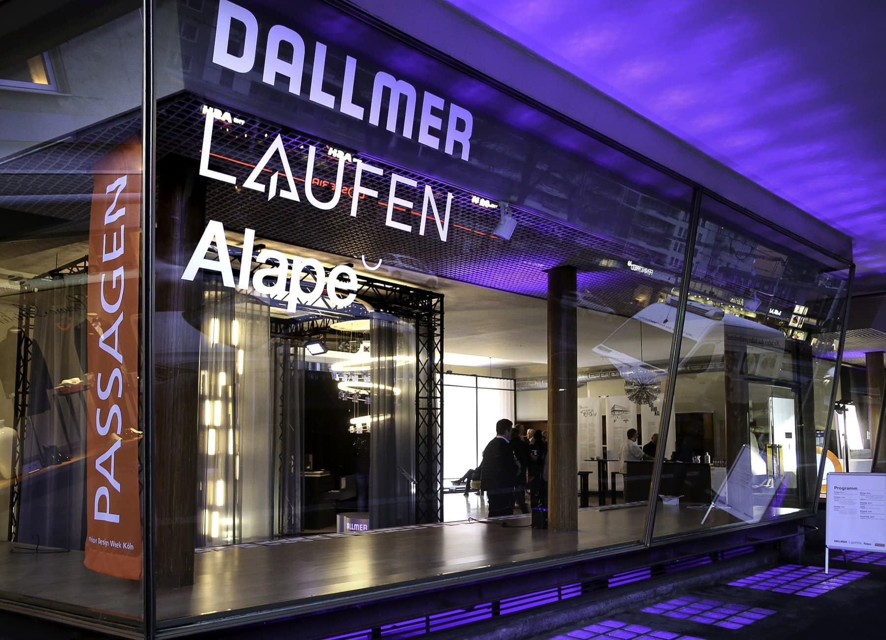 ei den 34. Passagen in Köln präsentierten Dallmer, Laufen und Alape gemeinsam im Stoff-Pavillon Möller aktuelle Trends und Innovationen für das Bad. Quelle: Max Malsch