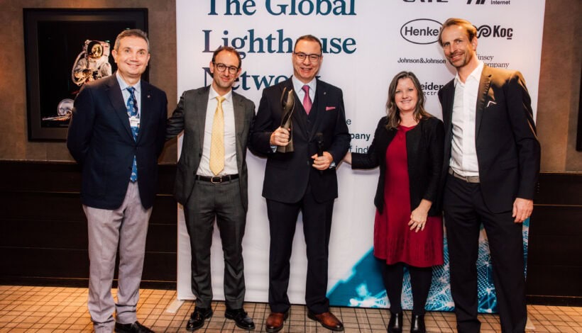 v.l.n.r:Atalay Gumrah -CEO of Eczacibasi Holding, Federico Torti- World Economic Forum Initiatives Leader for Advanced Manufacturing and Value Chains, Hasan Pehlivan- CEO- VitrA Tiles, Kiva Allgood - Head of the World Economic Forum Centre for Advanced Manufacturing and Supply Chains,Enno de Boer - Global Head of Operations Technology at McKinsey&Company Foto: Vitra