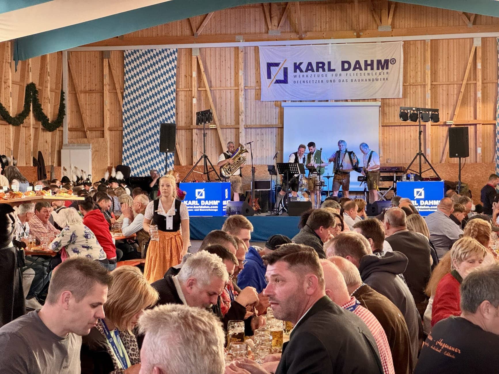 Ein Prosit der Gemütlichkeit: Der "Bayerische Abend" ist einer der Höhepunkte der Handwerkertage.