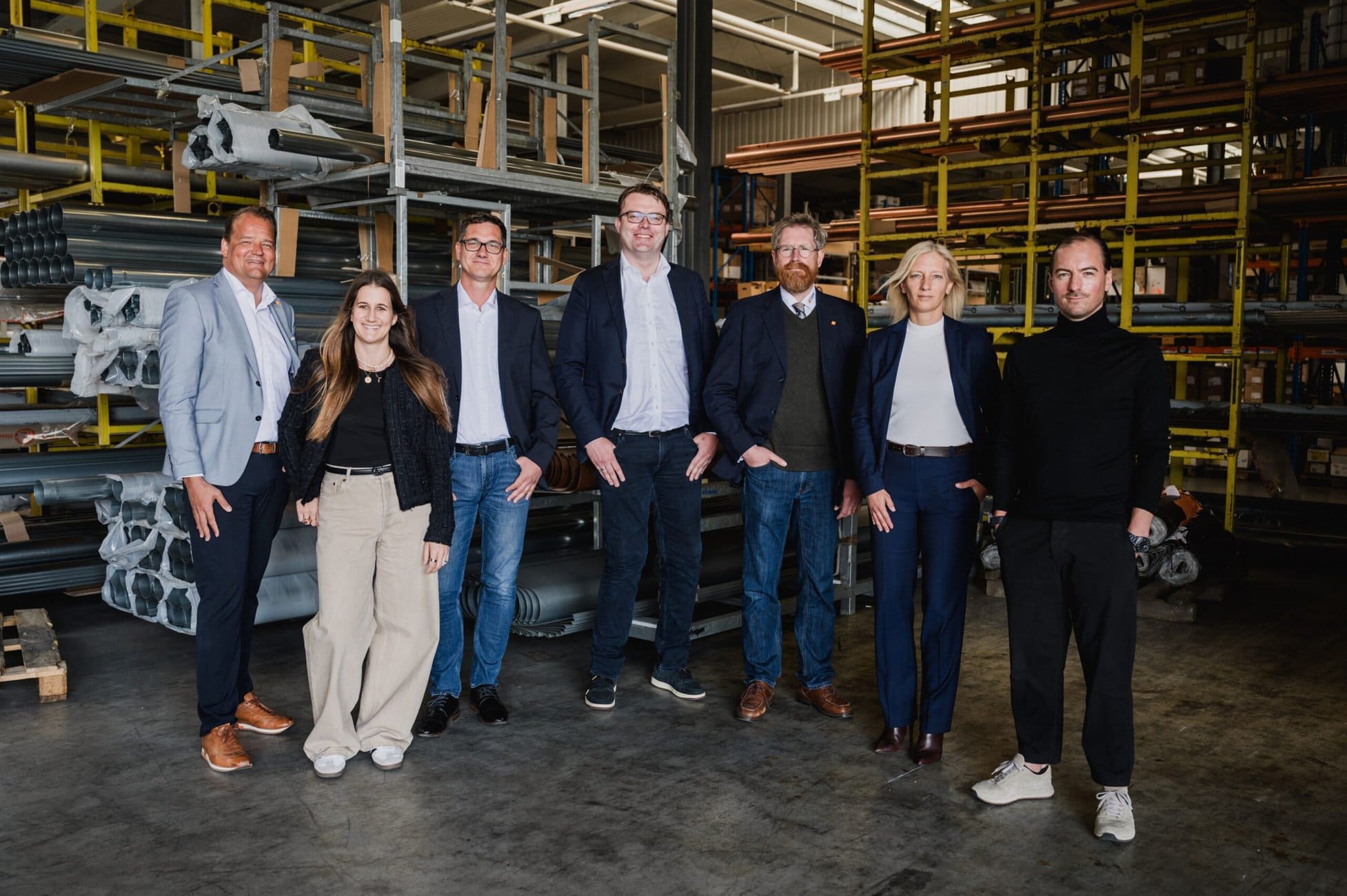 Das Führungsteam von STARK Österreich (v.l.): Heiner Tappe (CEO), Lisa Schilowsky-Käfer (Geschäftsführung Schilowsky), Gebhard Maurer (Direktor IT), Andreas Müller (CFO), Robert Haider (Direktor Business Development), Dr. Dagmar Stöllnberger-Geyer (Geschäftsführung Dach und Wand), Christoph Schilowsky-Käfer (Geschäftsführung Schilowsky)
