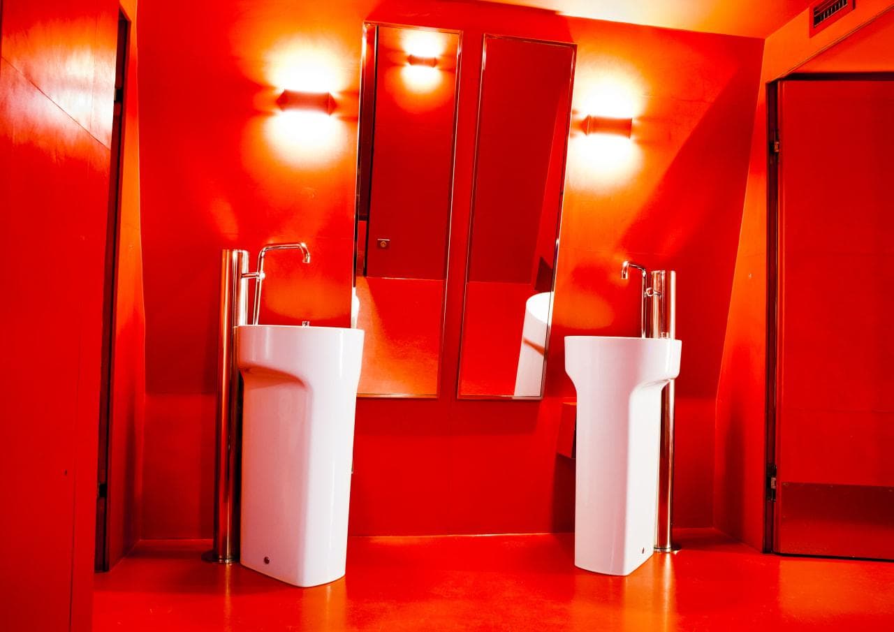 Toiletten im 1. Stock des Eiffelturms, alle Fotos: Roca