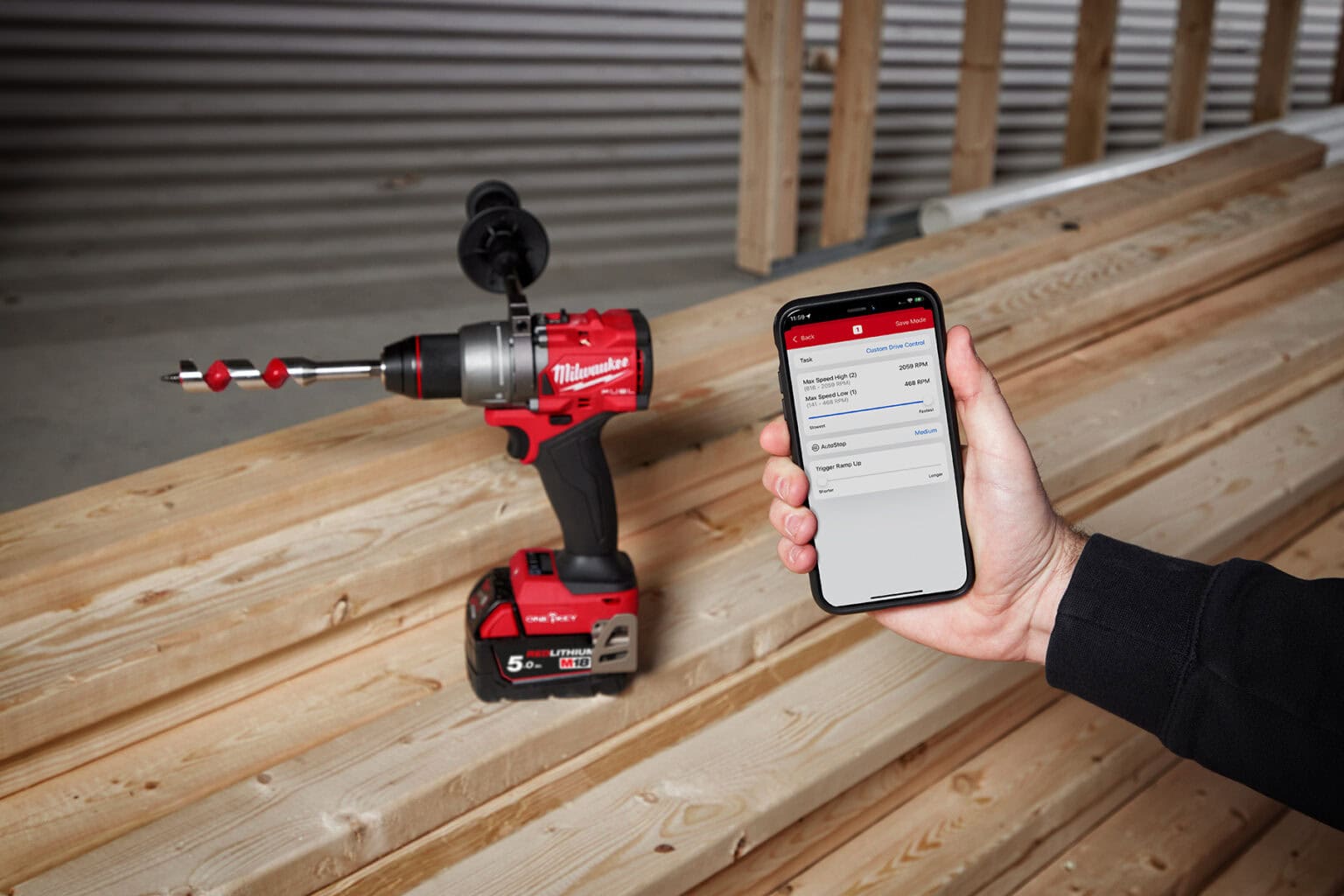 Mit dem kostenlosen, Bluetooth-basierten System One Key ist die einfache Zuwei-sung und Überprüfung von Gerätestandorten möglich. Dazu gehören Funktionen wie Tool-Tracking, Geo-Fencing und Tool-Security.