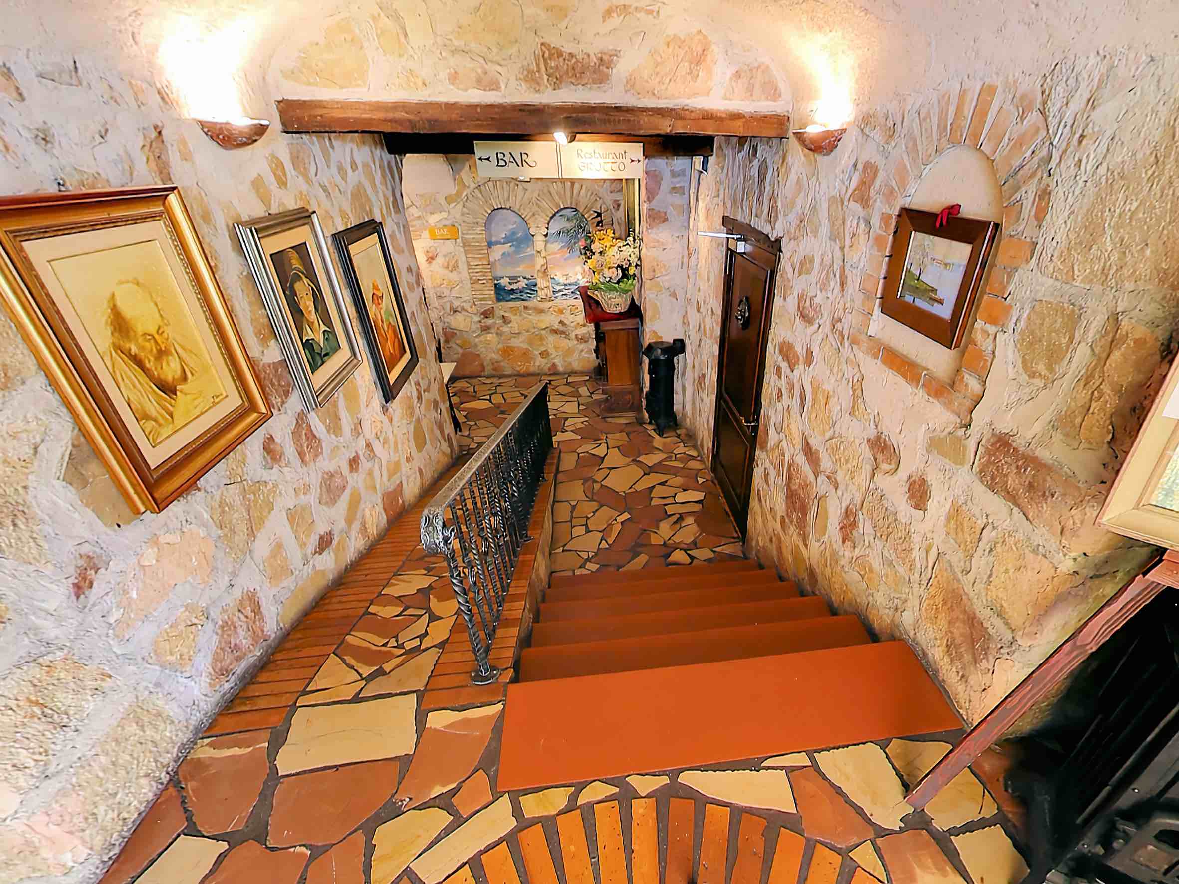 Die Steinplatten der schrägen Rampe im Restaurant il Faro waren nicht mehr gefahrlos zu betreten. Wie also den Gästen die Sicherheit garantieren? Bild: il Faro