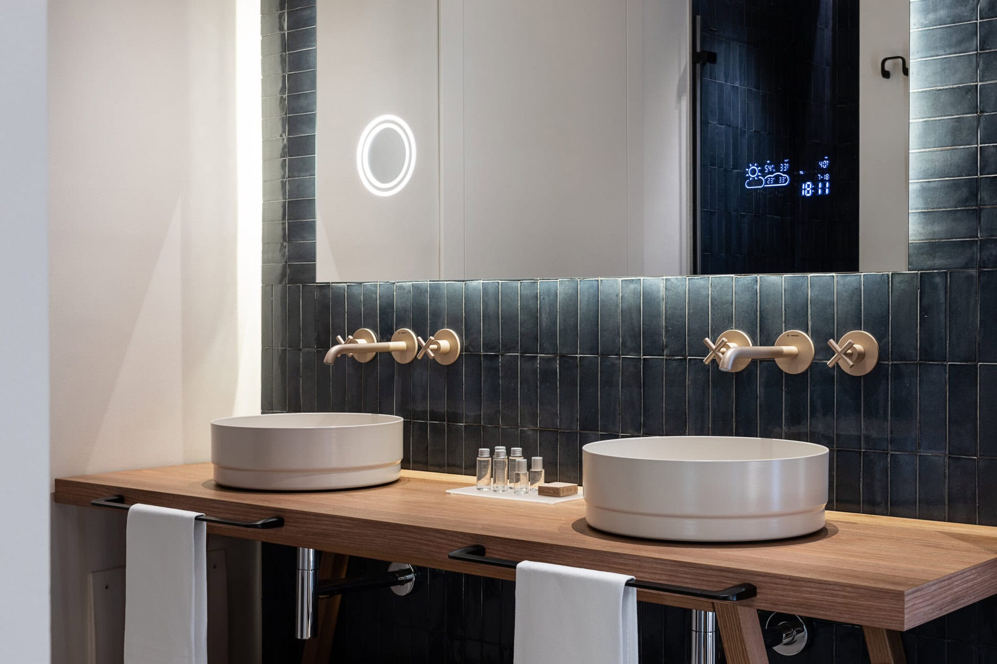 Die Green Lodges des Resort- uns Spa-Hotels Terme Preistoriche, ausgestattet mit den Nueva Waschtisch-Schalen von Kaldewei