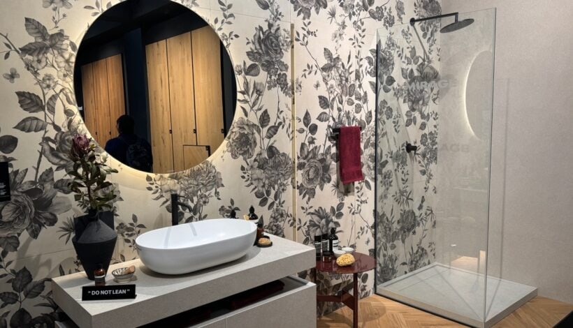 Bad aus einem Guss mit Heizung. Mirage, Cersaie 2024 Foto: Alexandra Becker