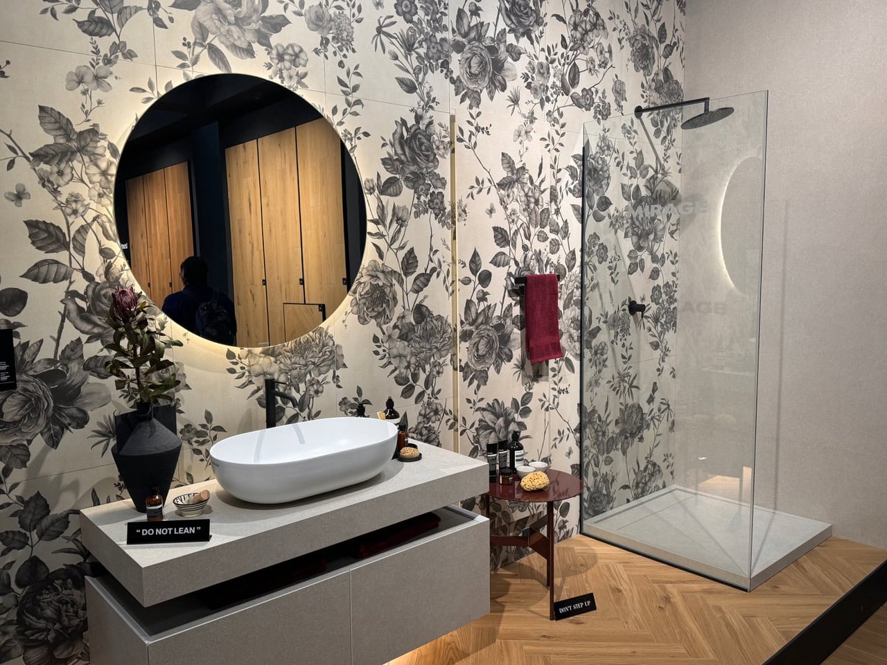 Bad aus einem Guss mit Heizung. Mirage, Cersaie 2024 Foto: Alexandra Becker
