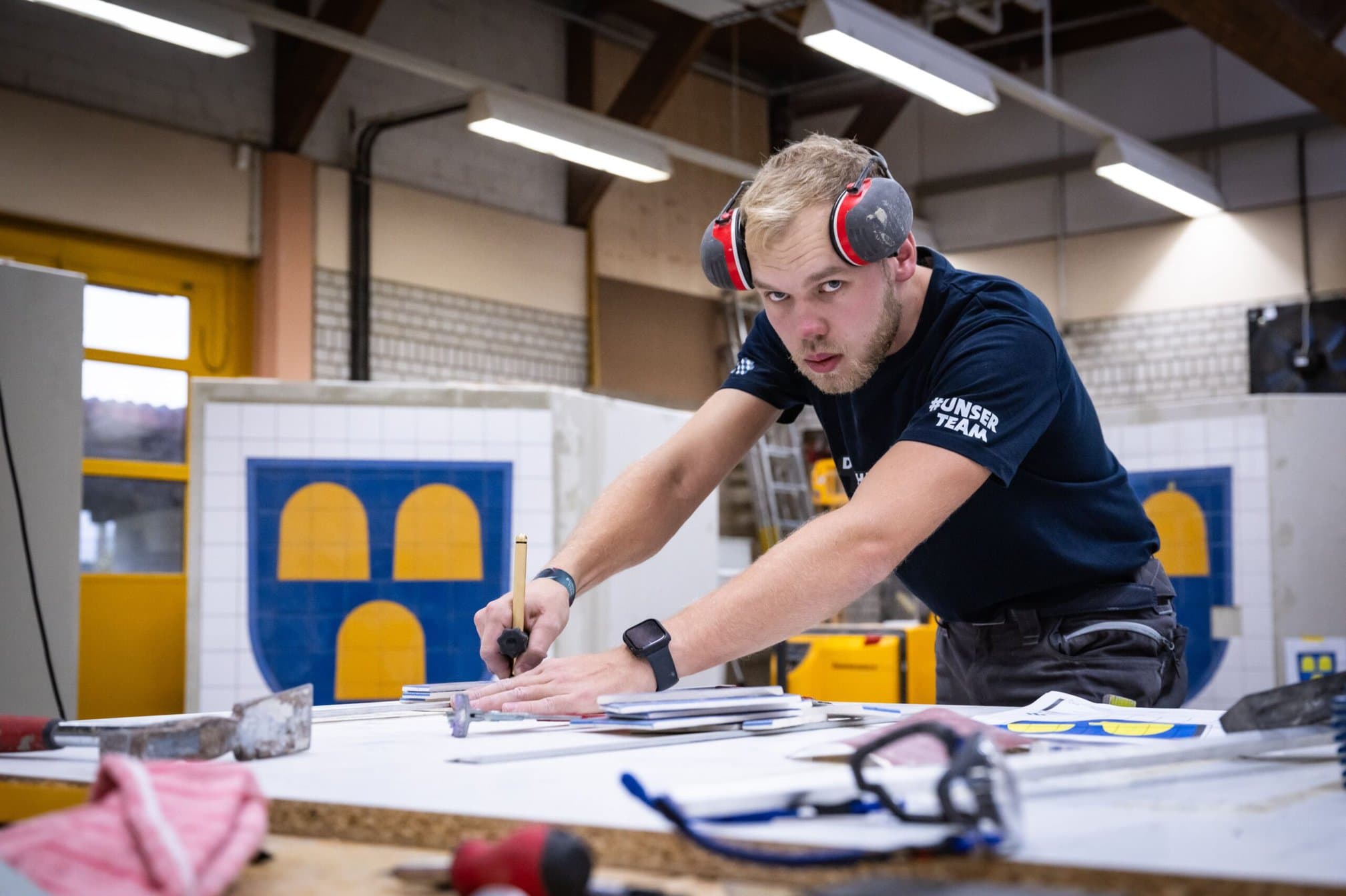 Timm Eisenhauer aus Niedersachsen ist der beste Fliesenleger Deutschlands 2024. Fotos: ZDB-Claudius Pflug
