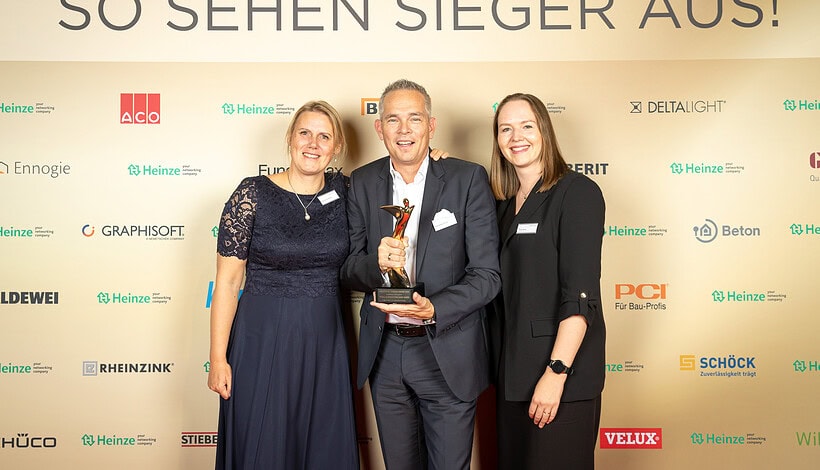 Von links: Jacqueline Remy (Head of Digital Sales), Alexander Muster (Bereichsleitung Gesamtvertrieb Europa) und Maike Boes (Marketing Managerin) nahmen stellvertretend und mit Stolz die renommierte Auszeichnung entgegen.