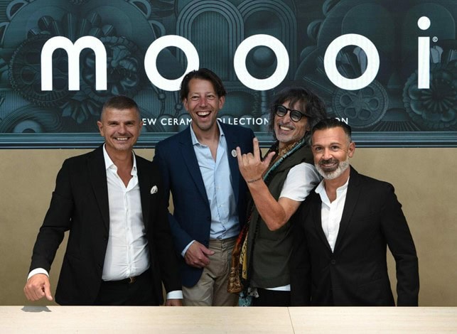 Foto: ABK. Von links: Alessandro Fabbri Managing Director Sales & Marketing ABK Group, Arjen Stege Marketing Manager MOOOI, Paolo Ferrari Creative Director ABK Group, Cristian Nizzoli Marketing Manager ABK Group