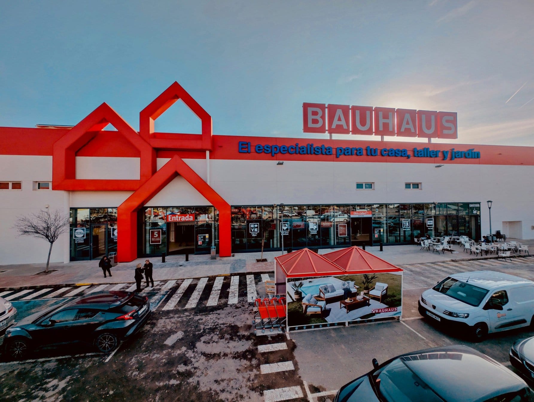 In Rekordzeit von nur wenigen Monaten konnte das Fachcentrum wieder hergerichtet werden und ist am 21. Februar abermals an den Start gegangen.