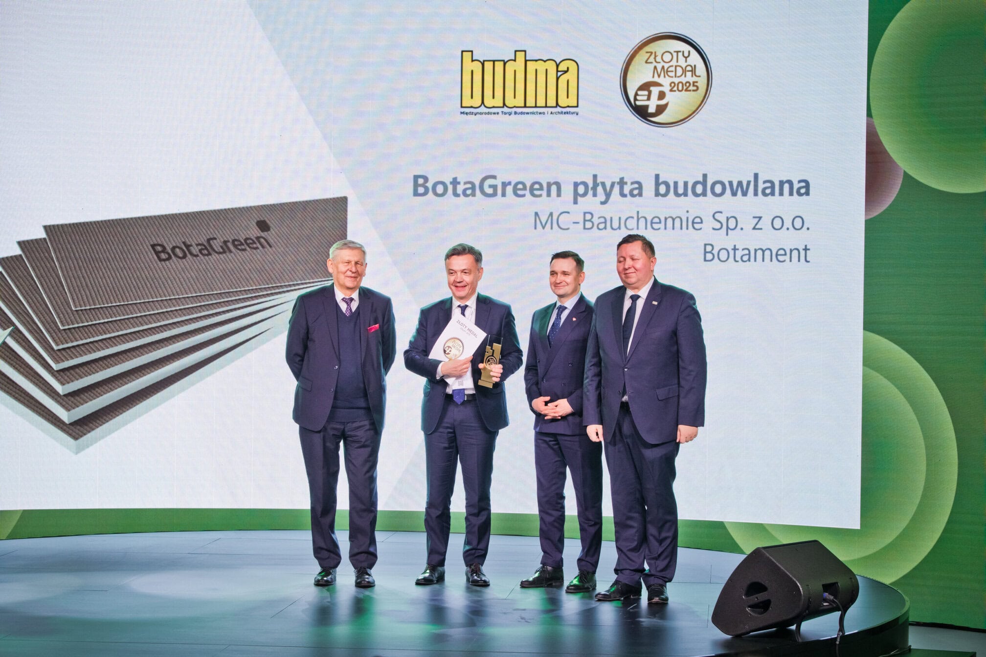 ie Goldmedaillen wurden vom Minister für Bau und Infrastruktur und dem Vorstand der internationalen Messe Posen überreicht.