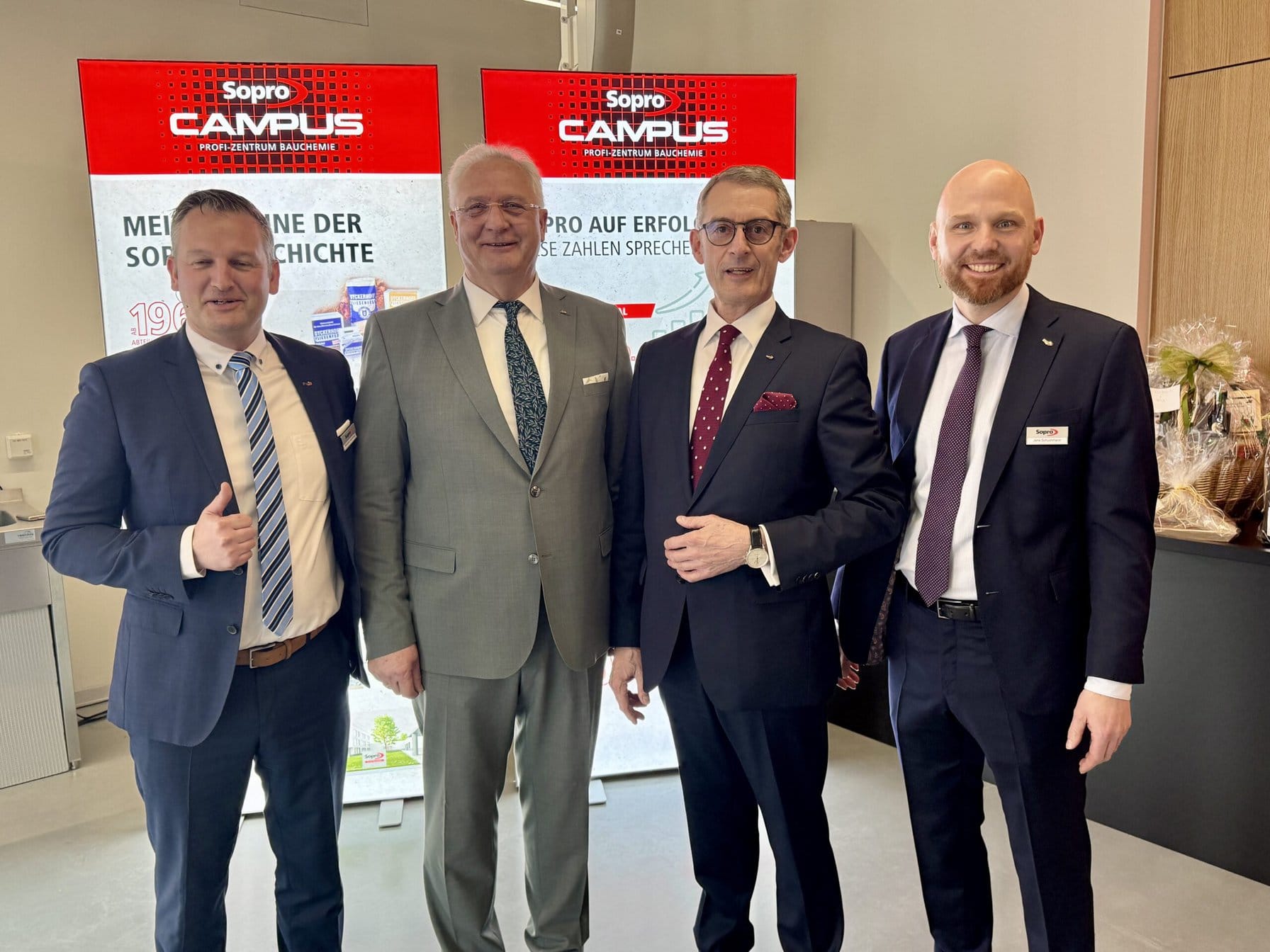 Mit Sebastian Kammerer (lks.) und Jens Schuchmann (r.) treten zwei kompetente und sympathische Nachfolger in die ziemlich großen Fußstapfen ihrer Vorgänger.