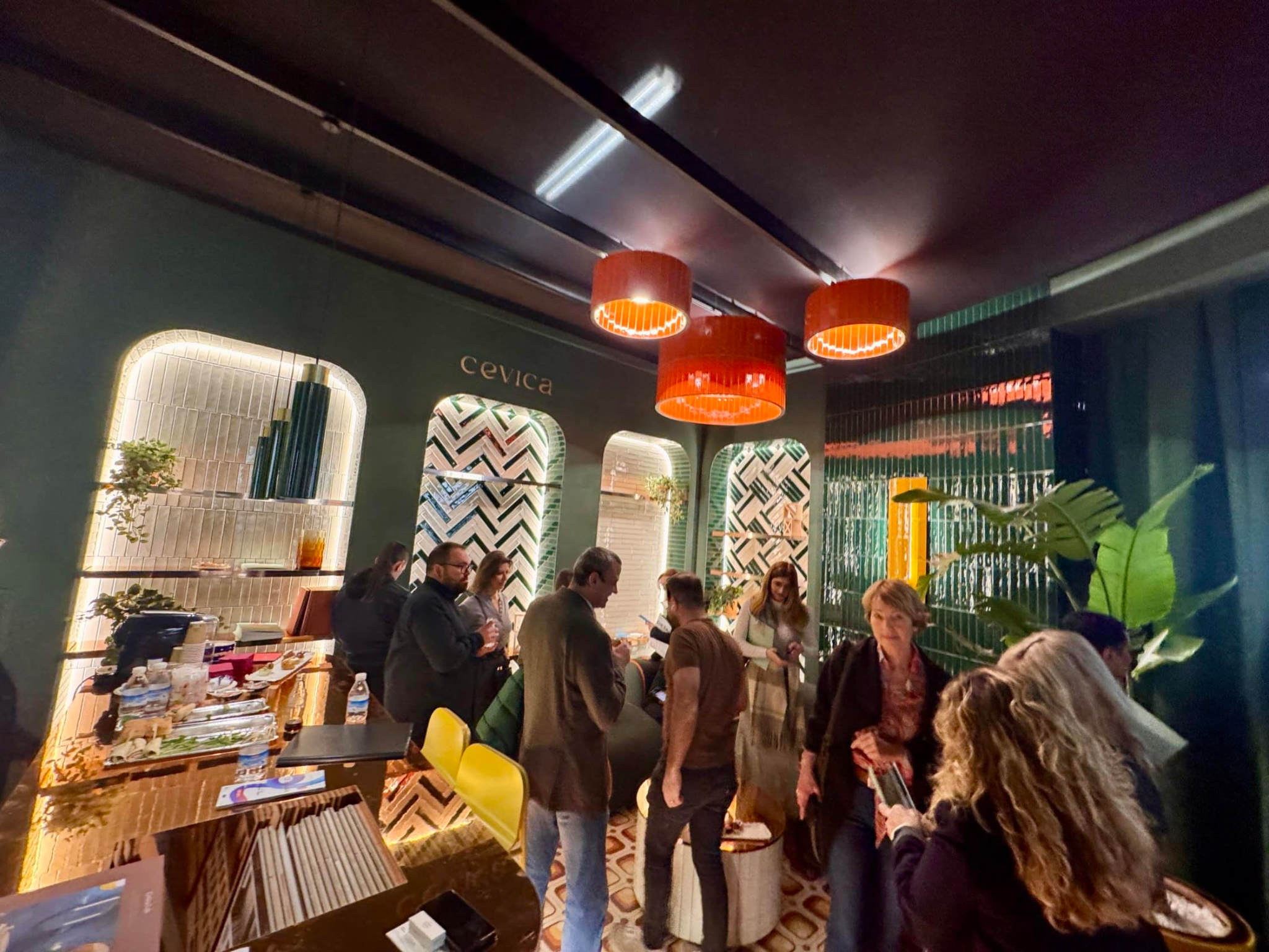 Wie eine Zeitreise in die Siebziger Jahre: Messestand von Cevica. Alle Fotos: Redaktion