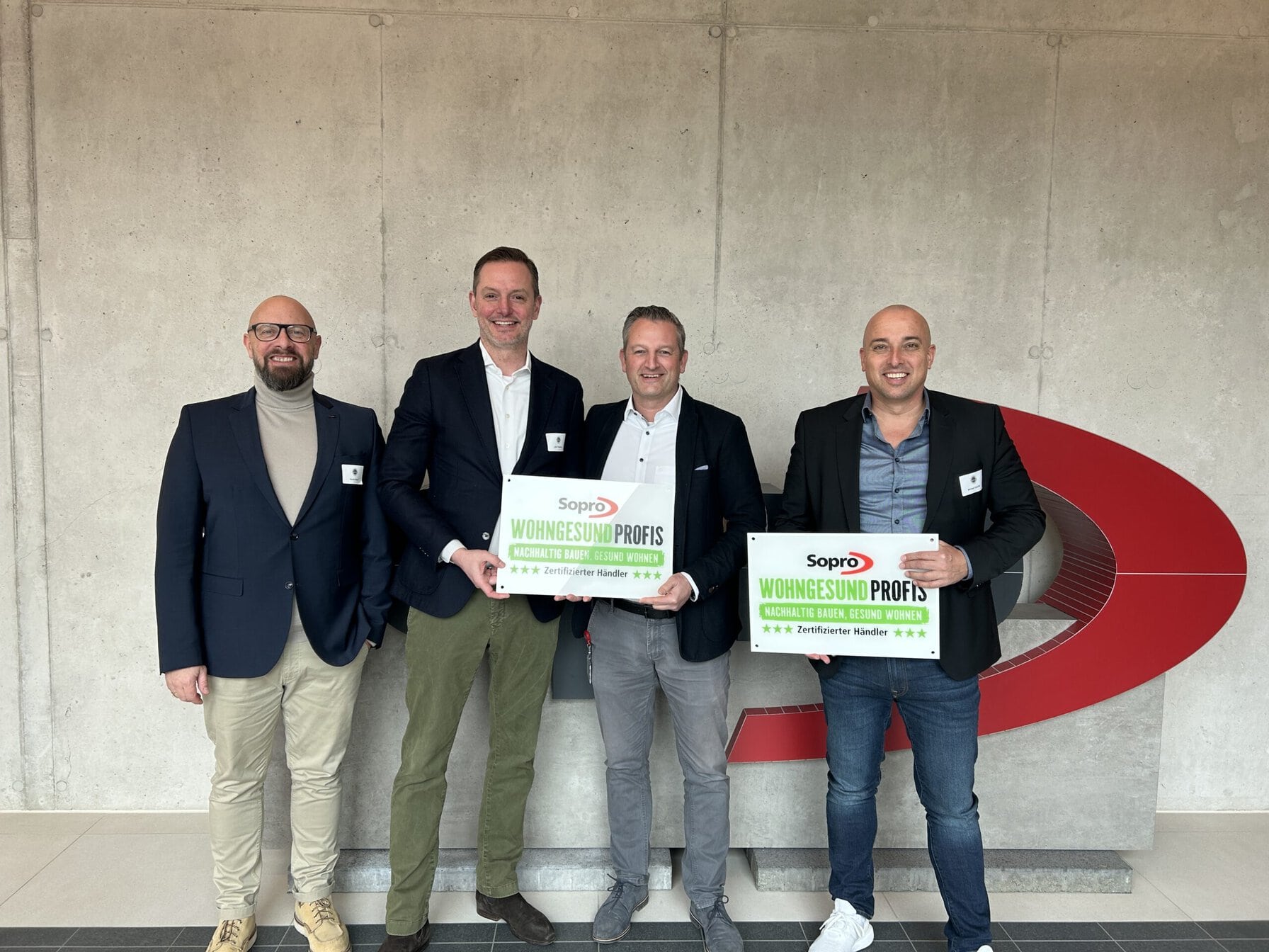 V.l.n.r.: Martin Düwel (Verkaufsleiter Nord Sopro Bauchemie GmbH), Julian Tintelnot (Geschäftsführender Gesellschafter Linnenbeckergruppe), Sebastian Kammerer (Geschäftsführer Sopro Bauchemie GmbH), Michael Schulzki (Verkaufsleiter Ost Sopro Bauchemie GmbH).