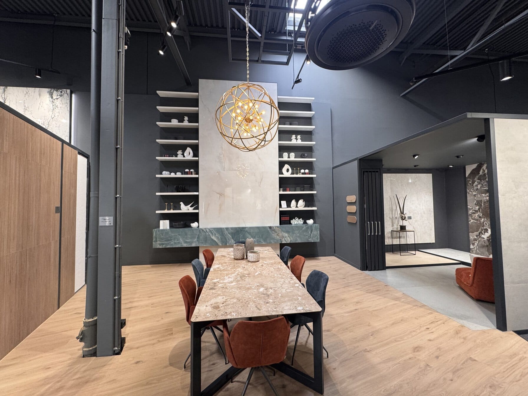 Tolle Produktpräsentation mit Multimedia im Fliesenbereich.