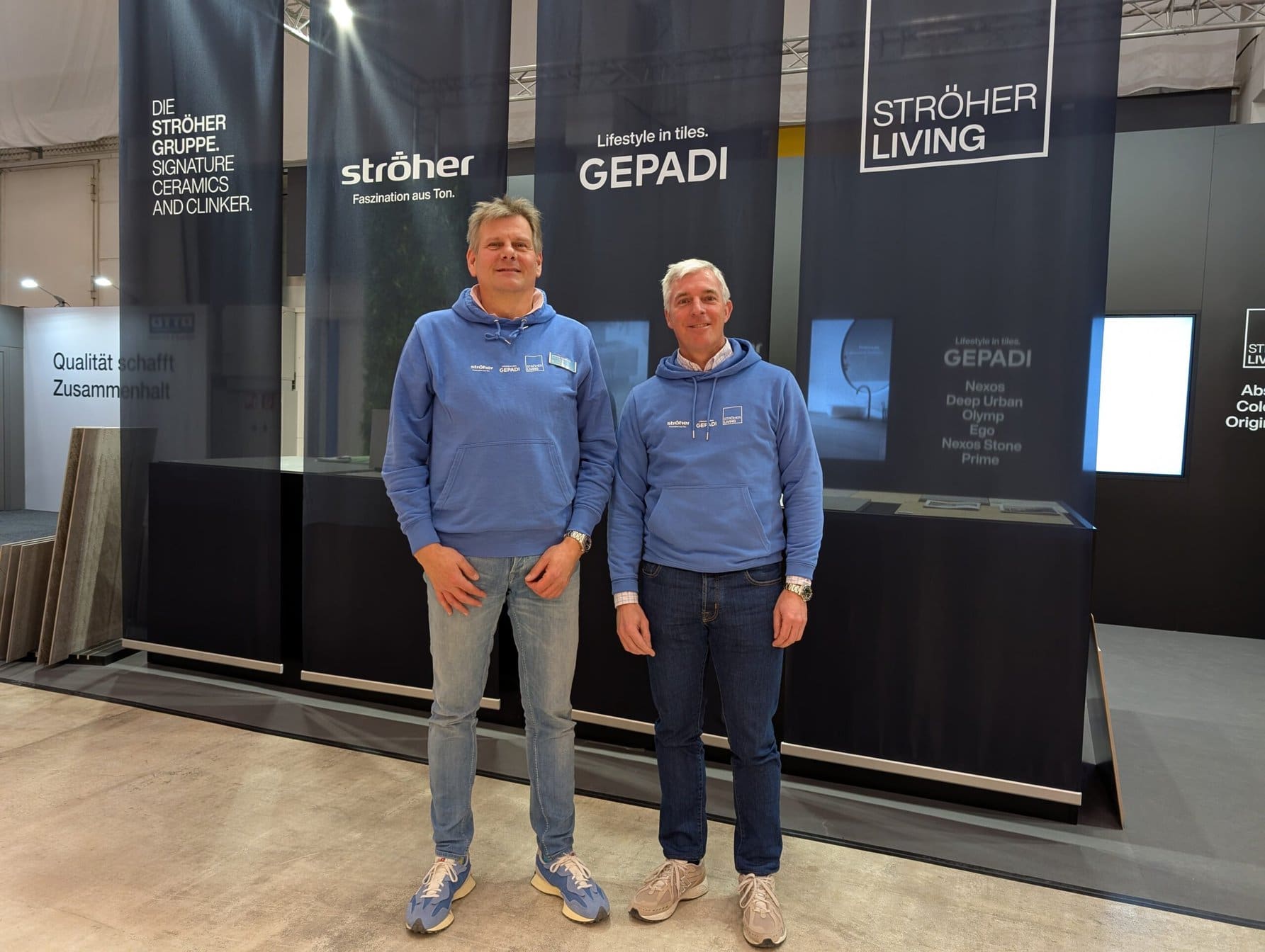 Mit der derzeit ältesten Keramikmarke aus Deutschland am Start: Stefan Tenbrink und sein Geschäftsführer Patrick Schneider (r.) von der Ströher-Gruppe. 