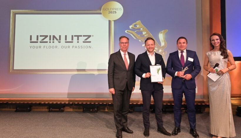 Philipp Utz, Mitglied des Vorstands der Uzin Utz SE, nahm den Preis bei der feierlichen Verleihung am 22. Mai in Frankfurt entgegen.